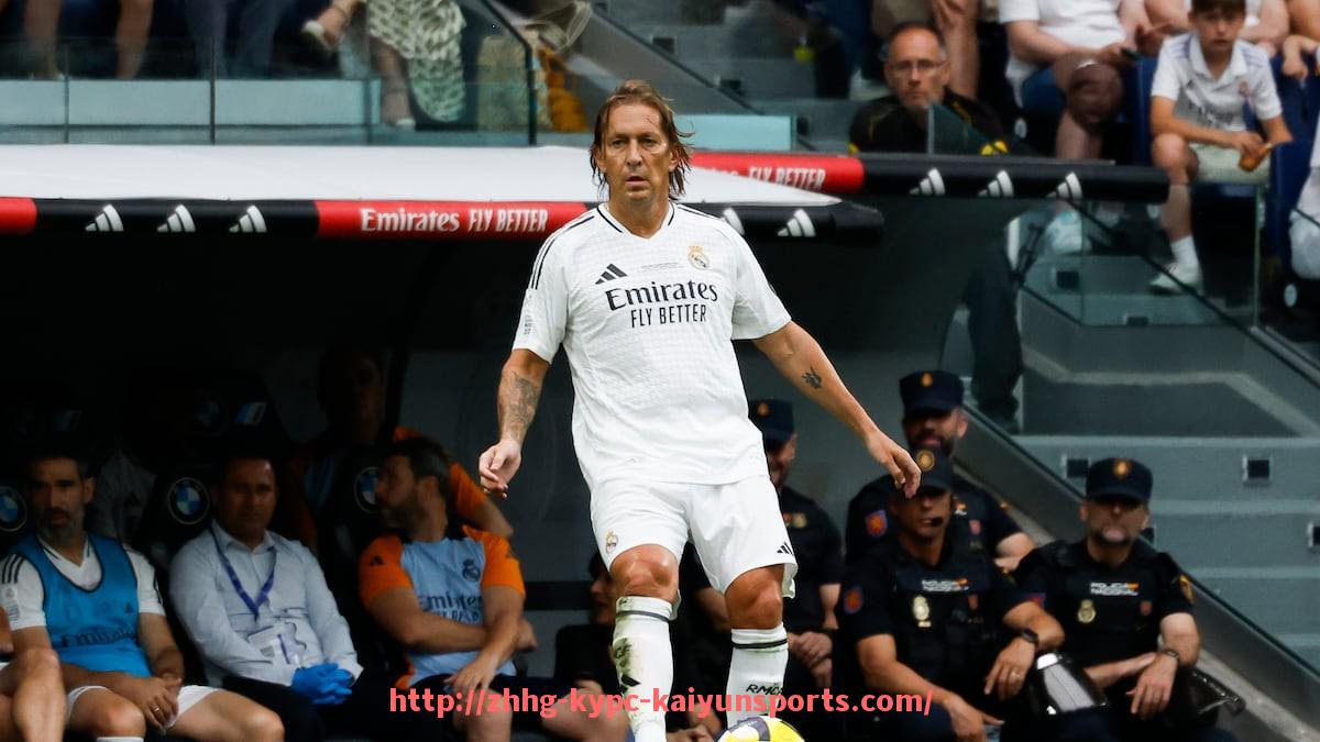 ky开云体育-世俱杯比赛战术板实录及关键调整解析